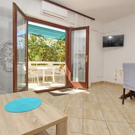 公寓 Charmante In Mit Eigener Terrasse By Interhome *