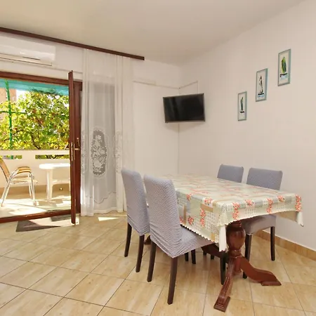 Apartment Charmante In Mit Eigener Terrasse By Interhome Baska (Krk)