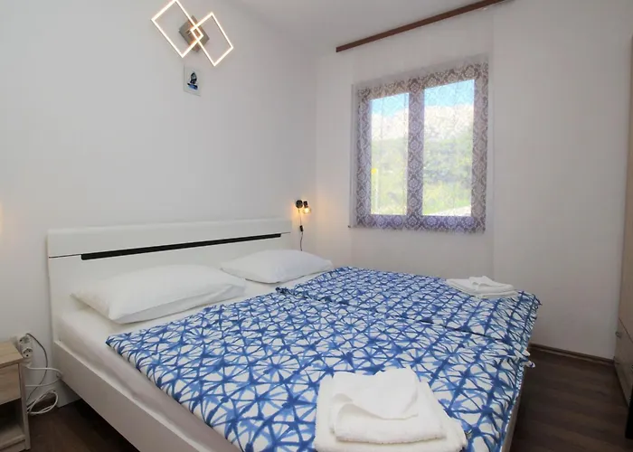 Charmante In Mit Eigener Terrasse By Interhome Apartamento